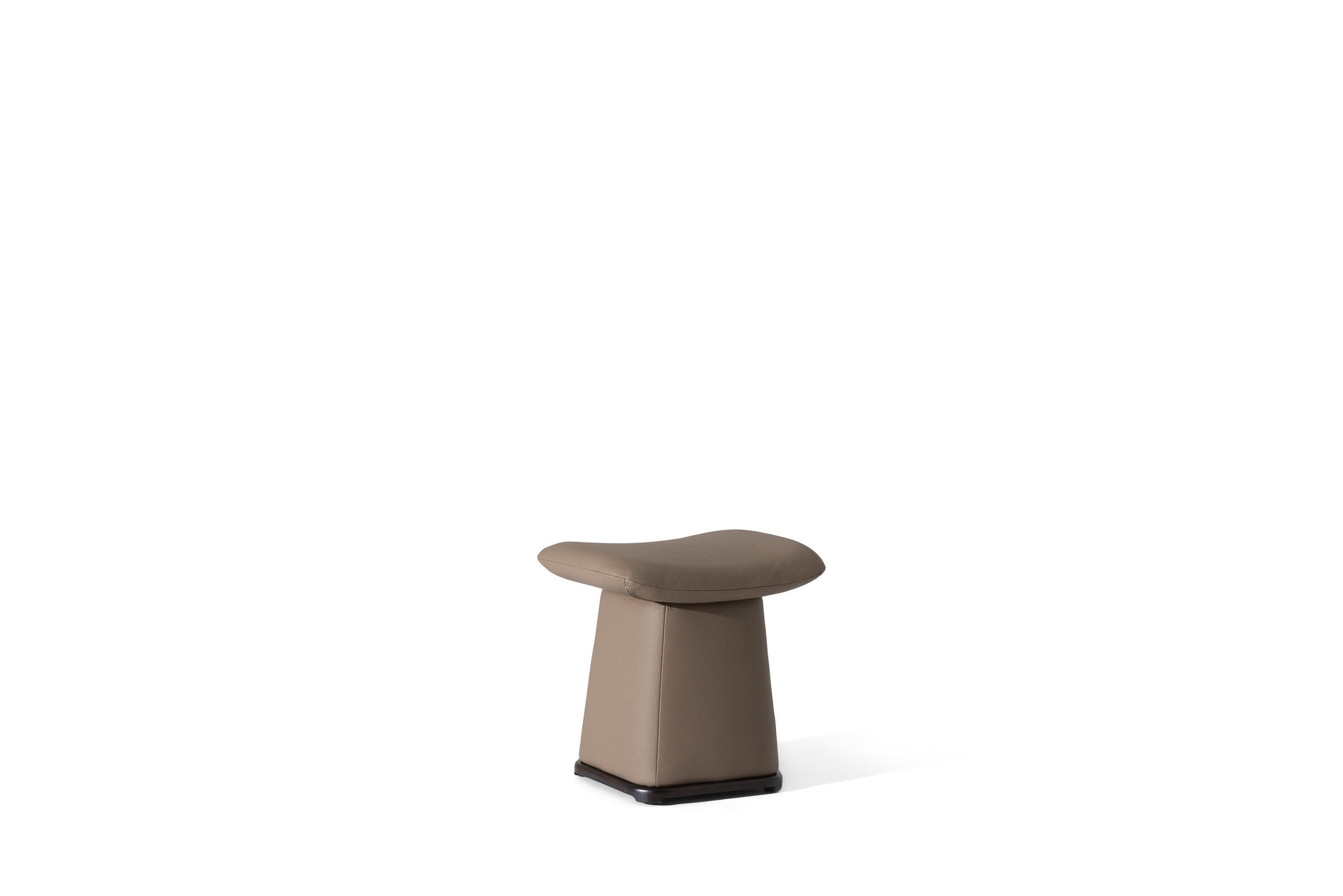 Modern beige stool from Saloni Furniture, ideal for contemporary home or office decor, combining style and comfort.